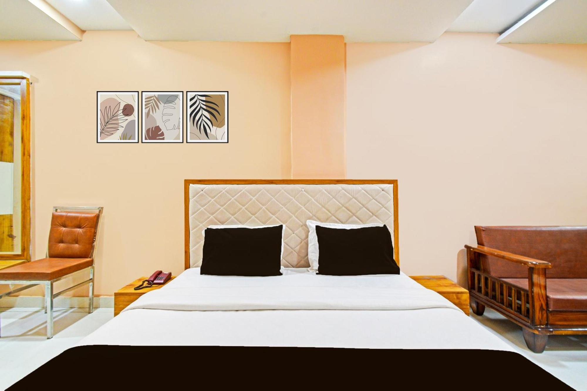 Super Townhouse Mancherial Mancherāl Kültér fotó