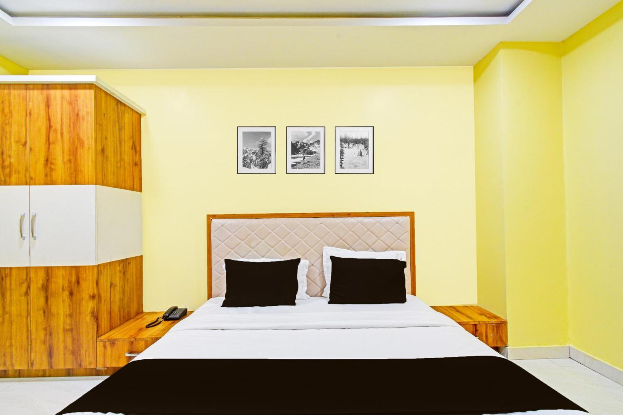 Super Townhouse Mancherial Mancherāl Kültér fotó