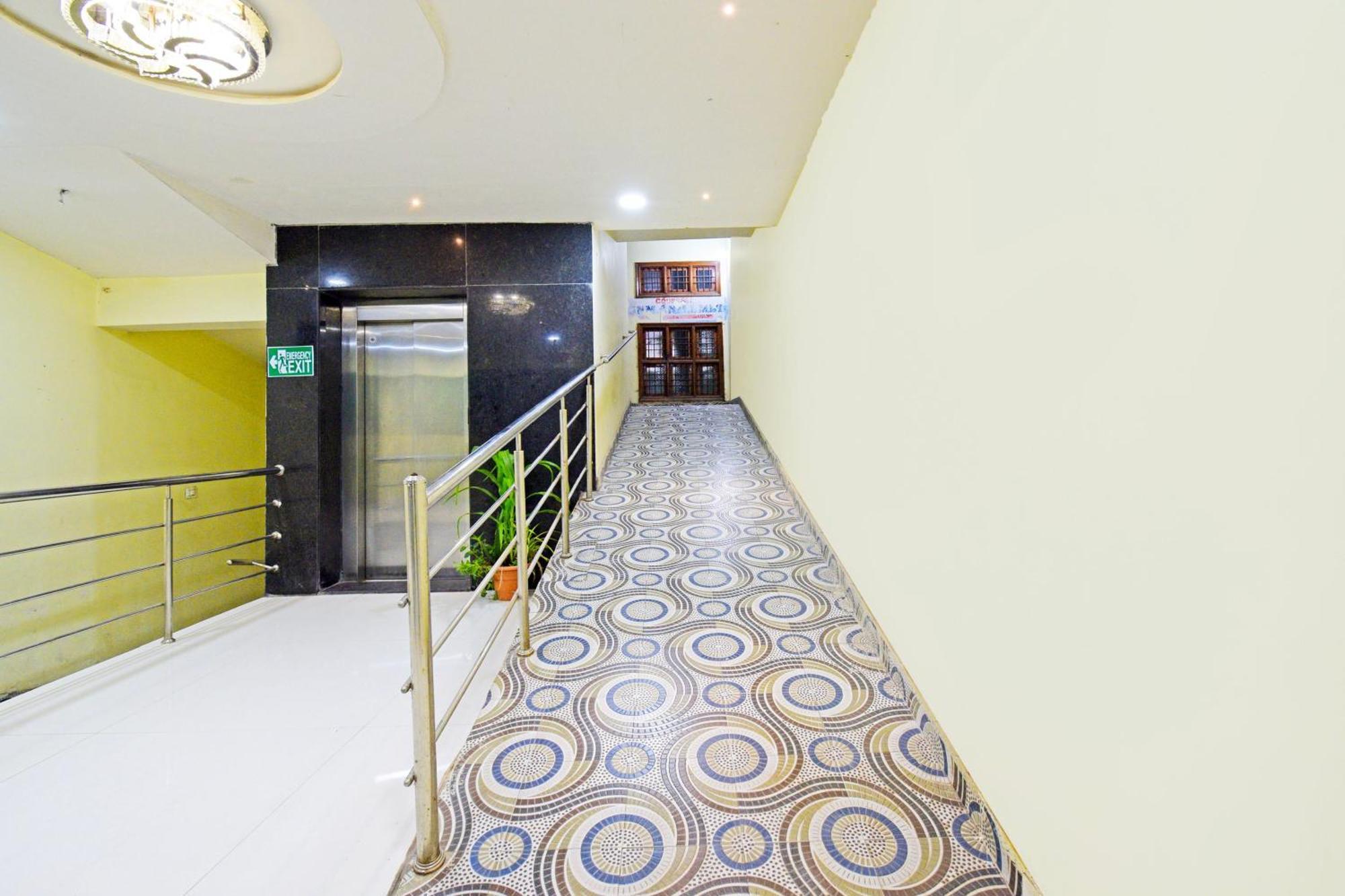 Super Townhouse Mancherial Mancherāl Kültér fotó