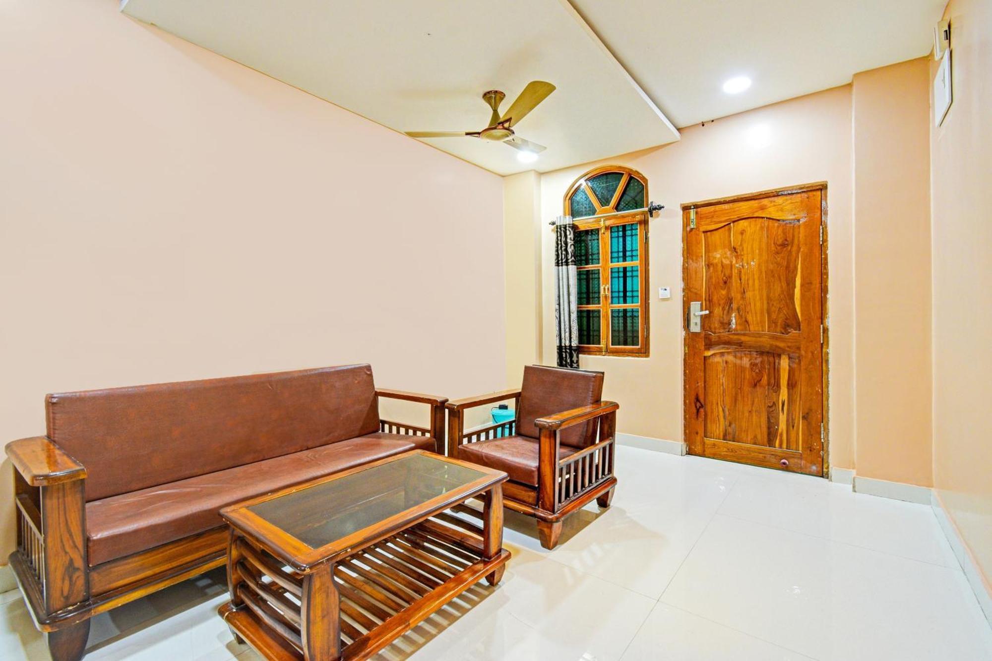 Super Townhouse Mancherial Mancherāl Kültér fotó