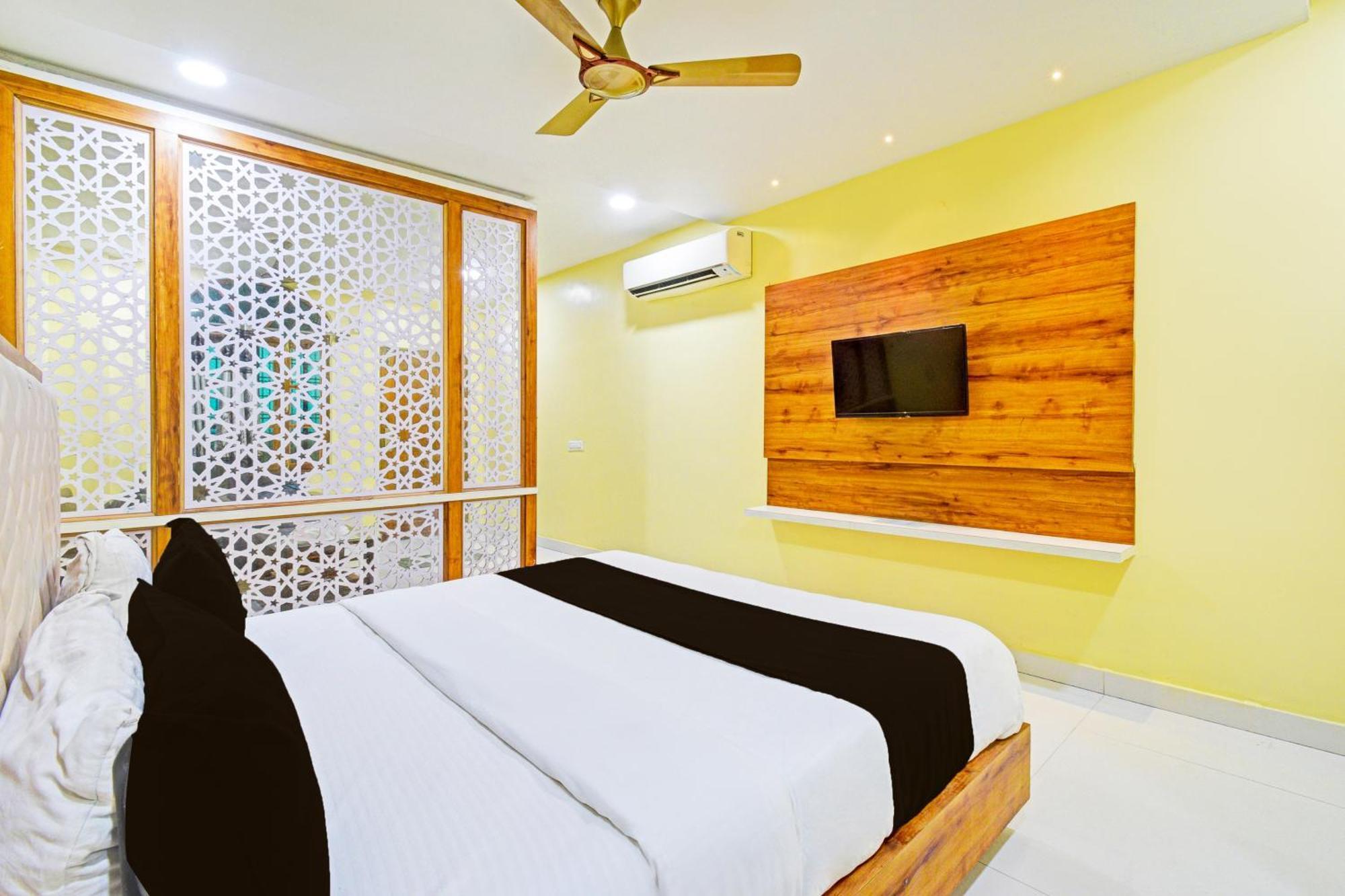 Super Townhouse Mancherial Mancherāl Kültér fotó