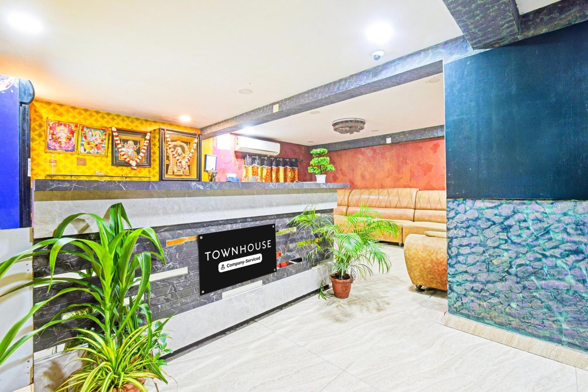 Super Townhouse Mancherial Mancherāl Kültér fotó